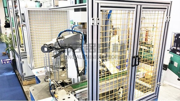 工業(yè)級鋁型材圍欄：在嚴苛環(huán)境下的長期性能解析