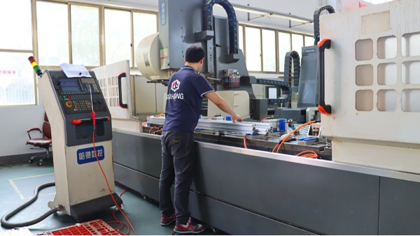 工業(yè)鋁材價(jià)格戰(zhàn)背后，技術(shù)博弈如何影響市場？